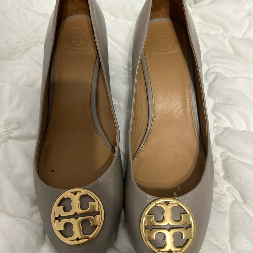 Tory Burch Women's Taupe Leather Flats with Gold Logo